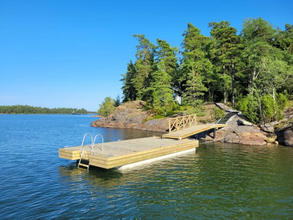 TN-Laituri Merihanhi - Laituri raskasbetoniponttoneilla